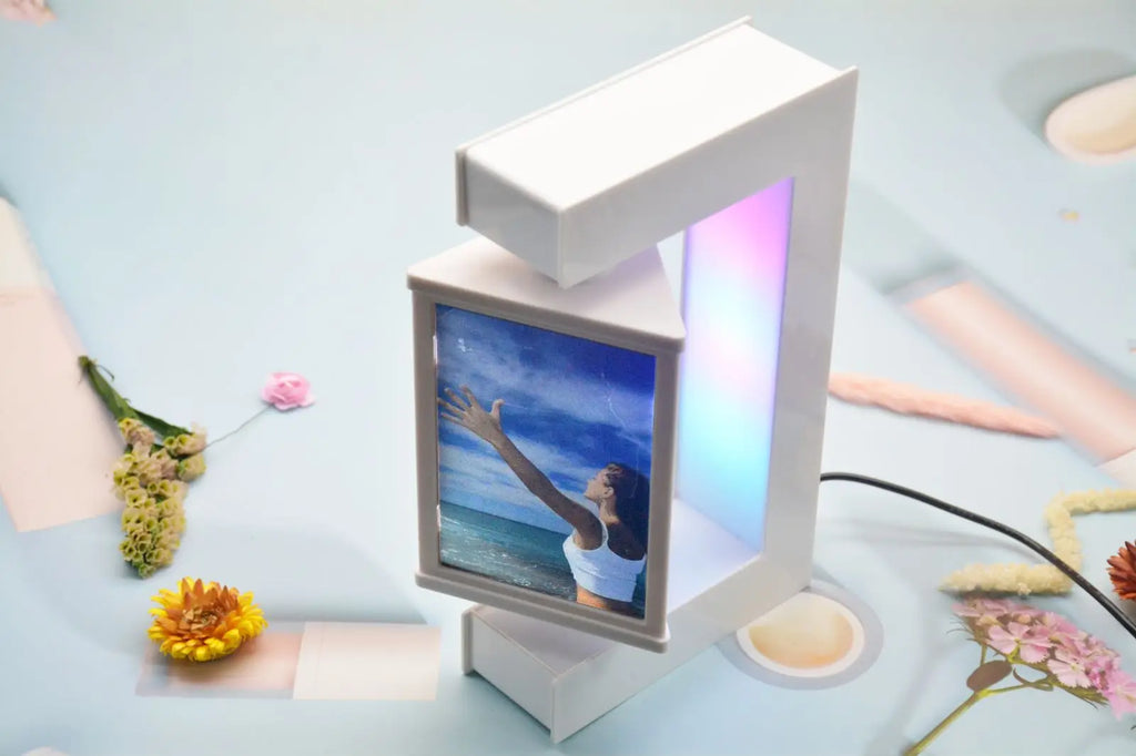 Modern Decor Strange Magnetic Levitation White Photo Frame Magnetic Levitation Display Stand Suspension Ornaments Birthday Gift